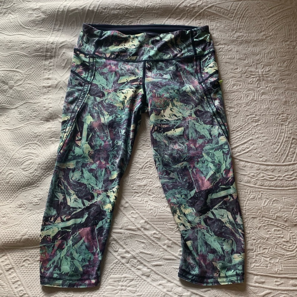 Lulu lemon athletica floral crop leggings size 6